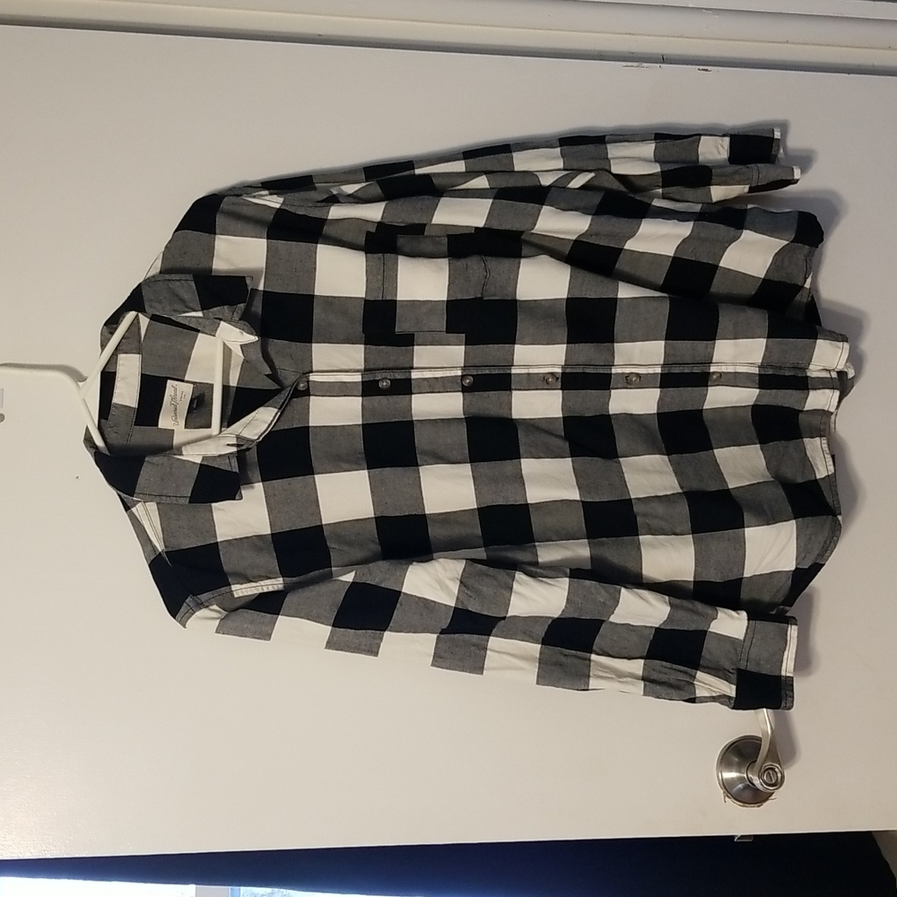 Women's universal thread flannel button up top, L